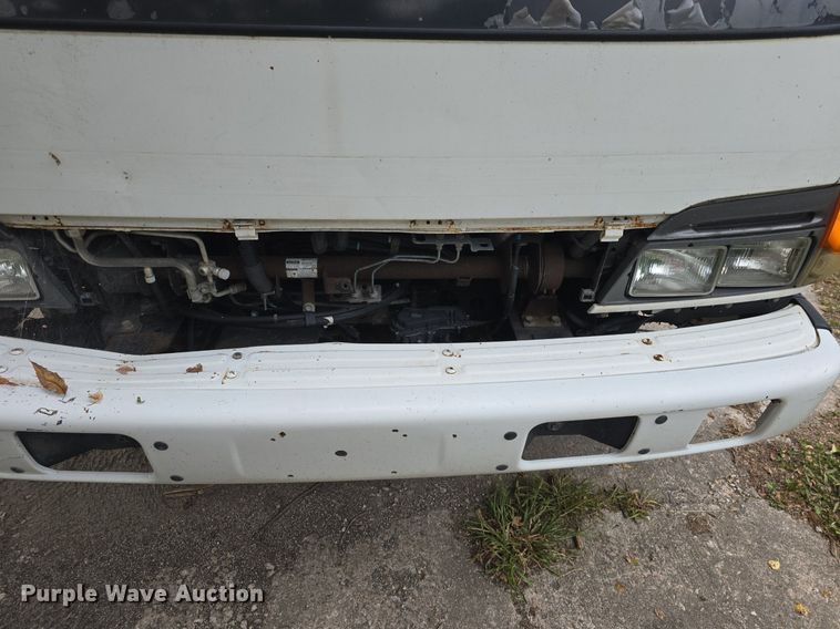 image for item DQ5140 2000 Isuzu NPR box truck