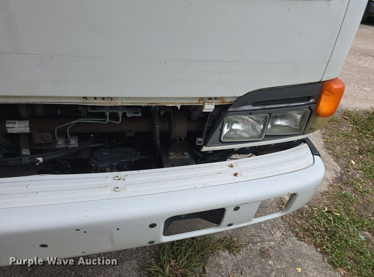 image for item DQ5140 2000 Isuzu NPR box truck