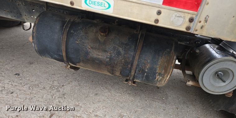 image for item DQ5140 2000 Isuzu NPR box truck