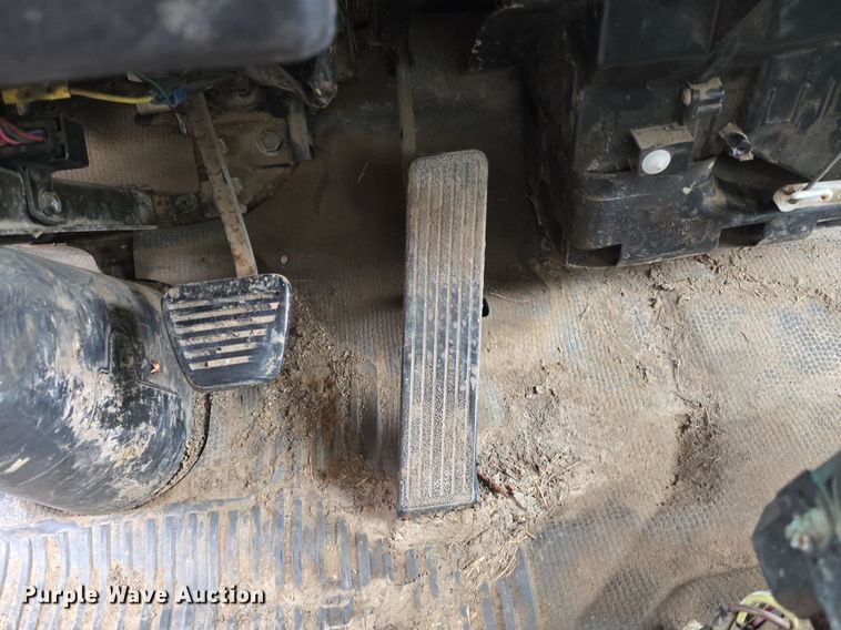 image for item DQ5140 2000 Isuzu NPR box truck