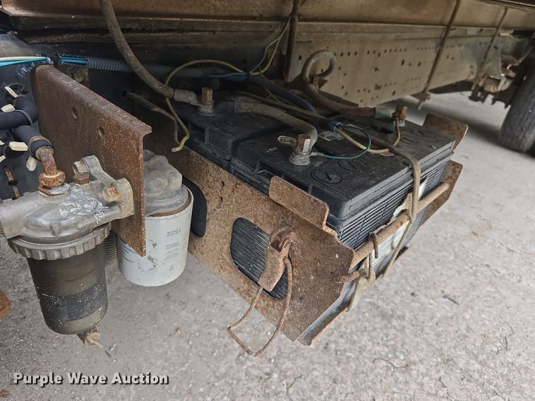 image for item DQ5140 2000 Isuzu NPR box truck