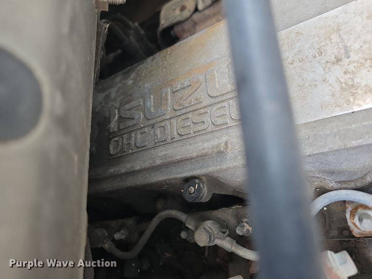 image for item DQ5140 2000 Isuzu NPR box truck