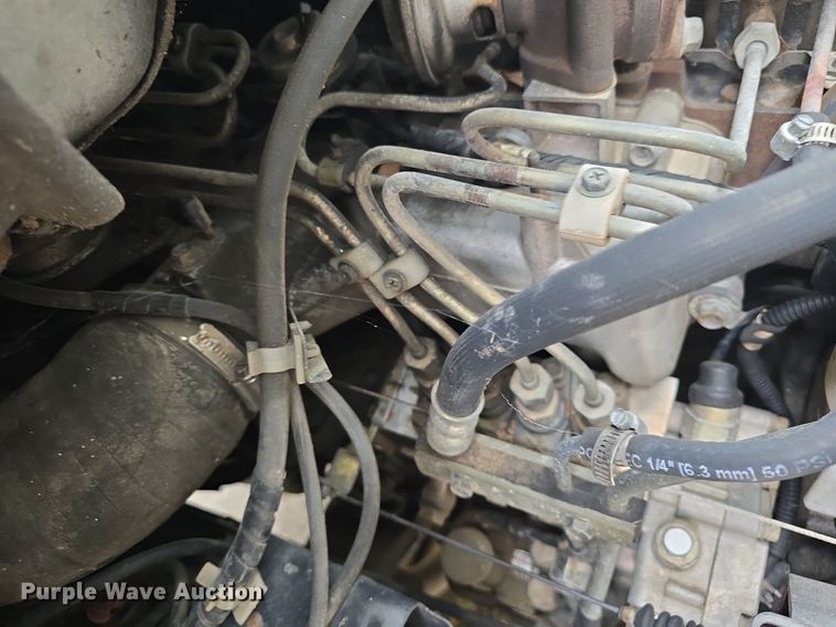 image for item DQ5140 2000 Isuzu NPR box truck