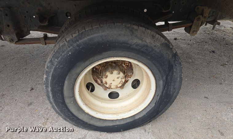 image for item DQ5140 2000 Isuzu NPR box truck