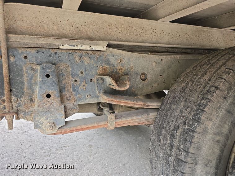 image for item DQ5140 2000 Isuzu NPR box truck