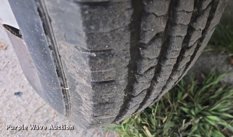 image for item DQ5140 2000 Isuzu NPR box truck