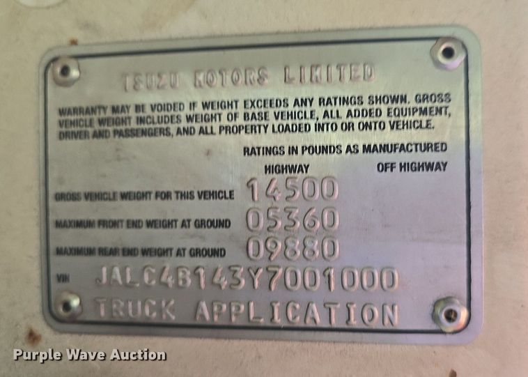 image for item DQ5140 2000 Isuzu NPR box truck