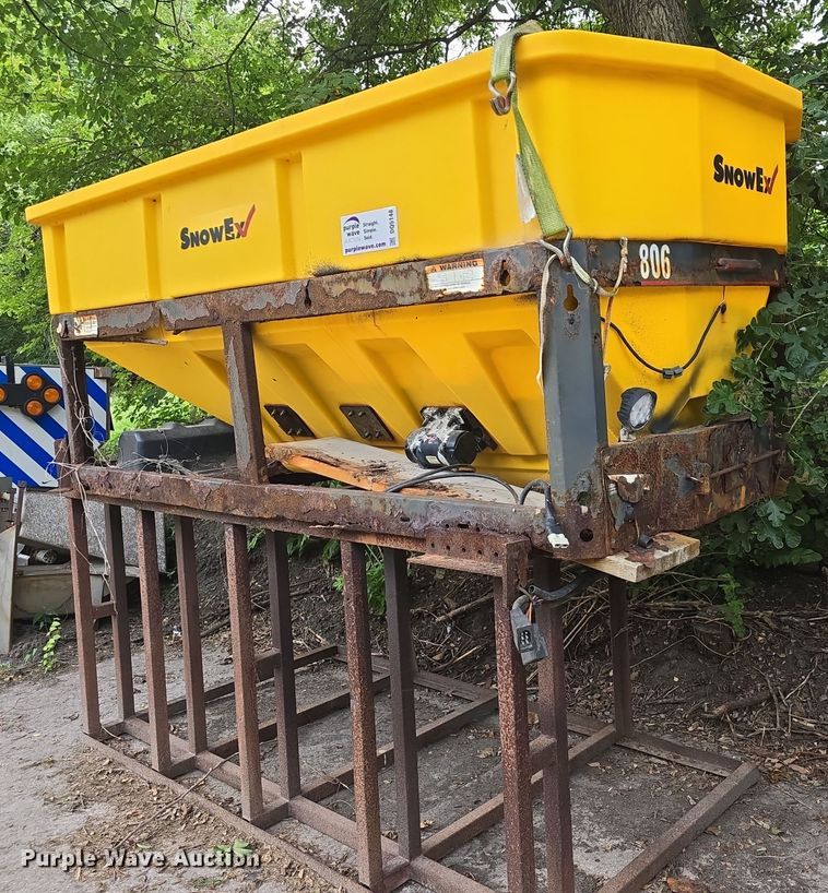 image for item DQ5148 SnowEx  Vmaxx 9300 spreader