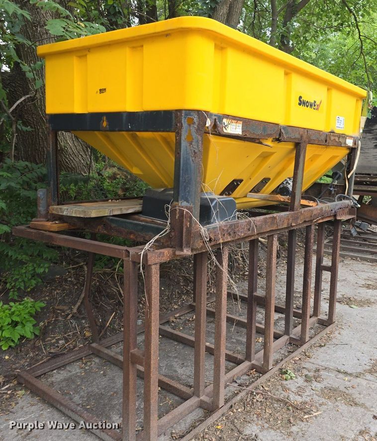 image for item DQ5148 SnowEx  Vmaxx 9300 spreader