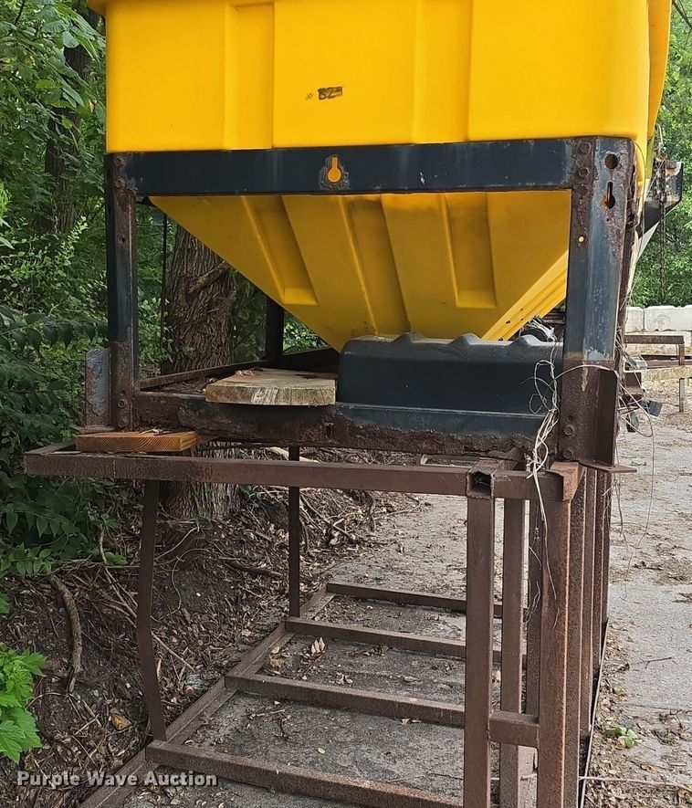 image for item DQ5148 SnowEx  Vmaxx 9300 spreader