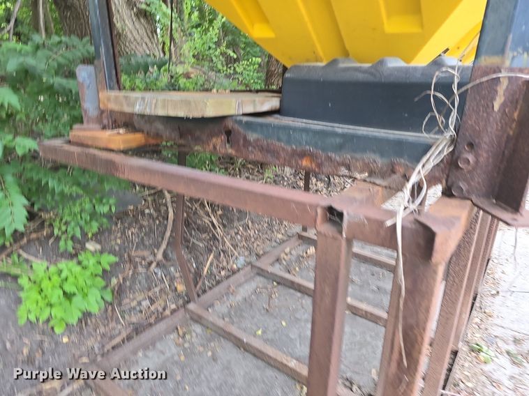 image for item DQ5148 SnowEx  Vmaxx 9300 spreader