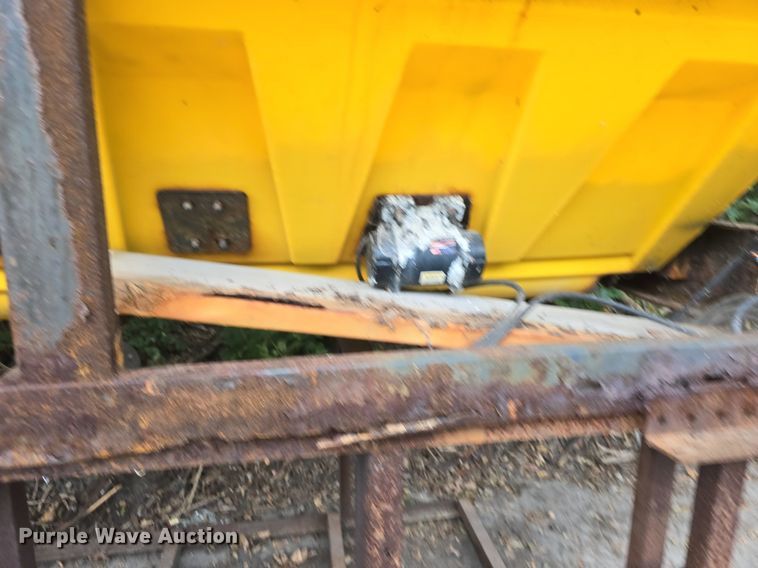 image for item DQ5148 SnowEx  Vmaxx 9300 spreader