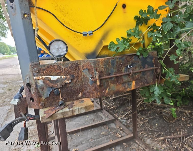 image for item DQ5148 SnowEx  Vmaxx 9300 spreader