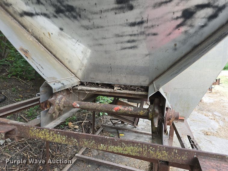 image for item DQ5149 Larson spreader