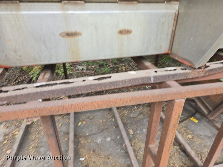 image for item DQ5149 Larson spreader