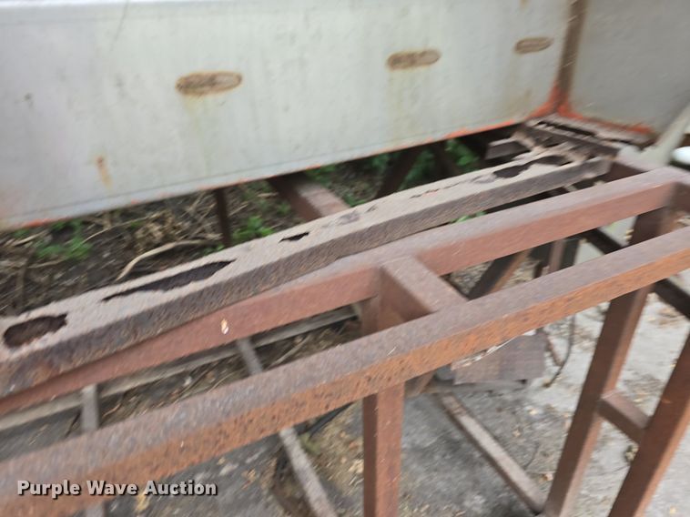 image for item DQ5149 Larson spreader