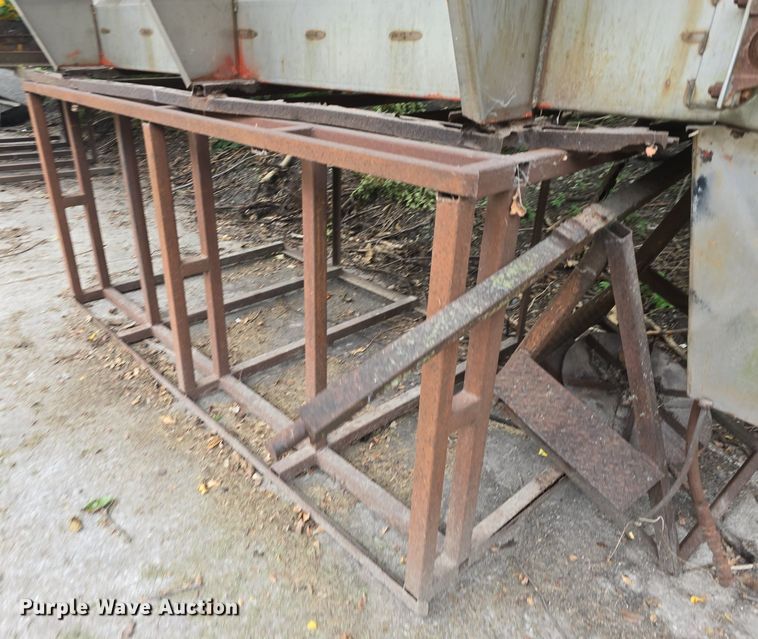 image for item DQ5149 Larson spreader