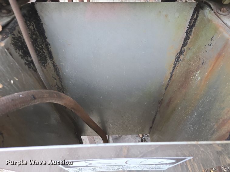 image for item DQ5149 Larson spreader