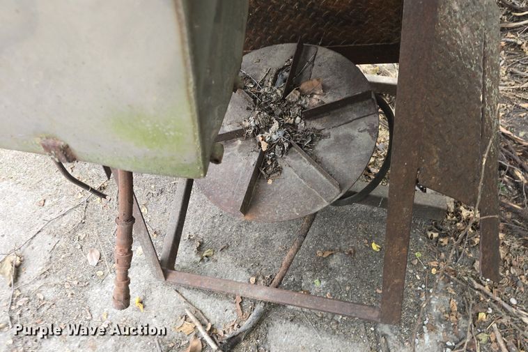 image for item DQ5149 Larson spreader