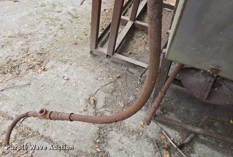 image for item DQ5149 Larson spreader