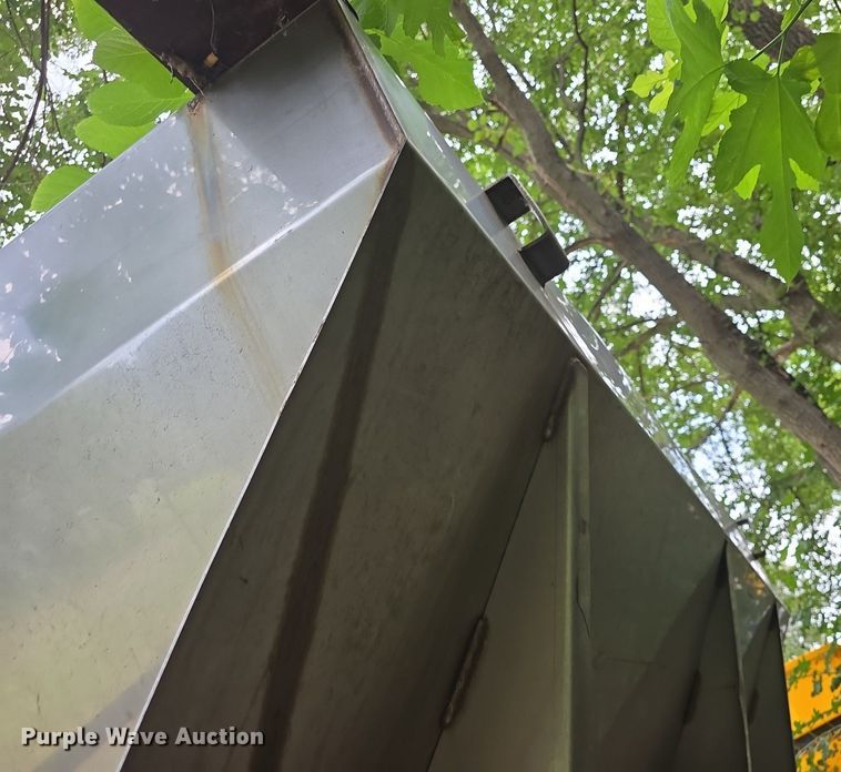 image for item DQ5149 Larson spreader