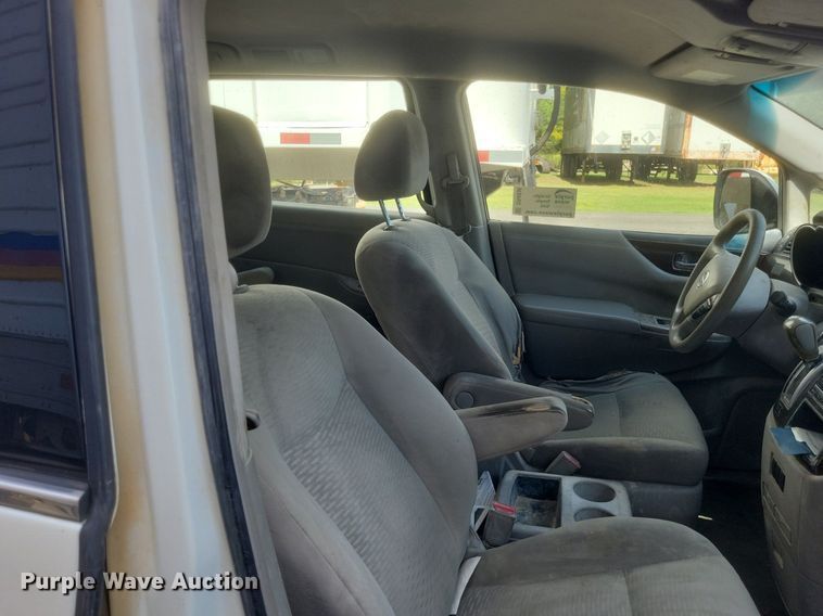 image for item DR4936 2015 Nissan  Quest  van