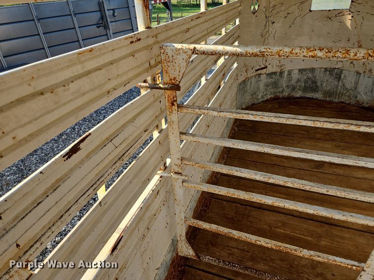 image for item DR8749 1978 W.W Trailer livestock trailer