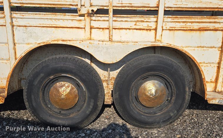 image for item DR8749 1978 W.W Trailer livestock trailer
