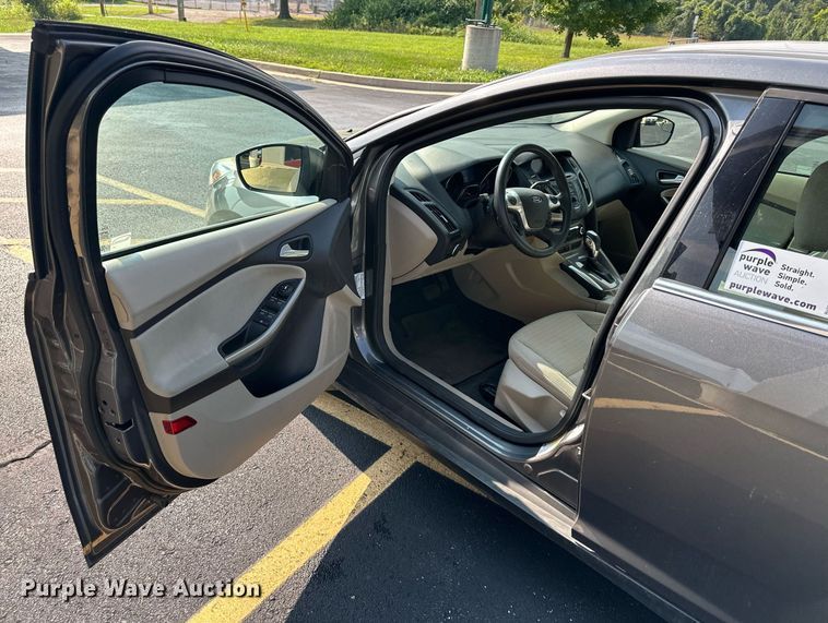 image for item DS4242 2012 Ford Focus SEL 