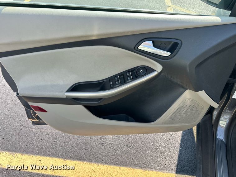 image for item DS4242 2012 Ford Focus SEL 