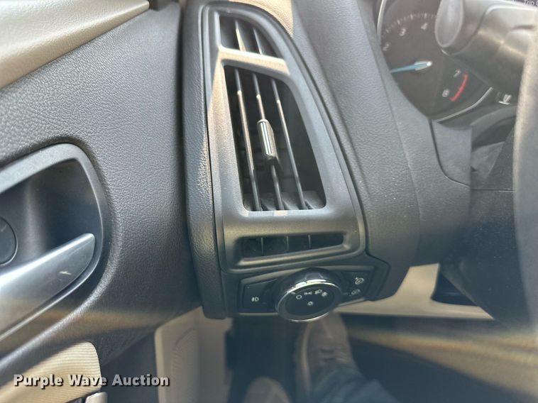 image for item DS4242 2012 Ford Focus SEL 