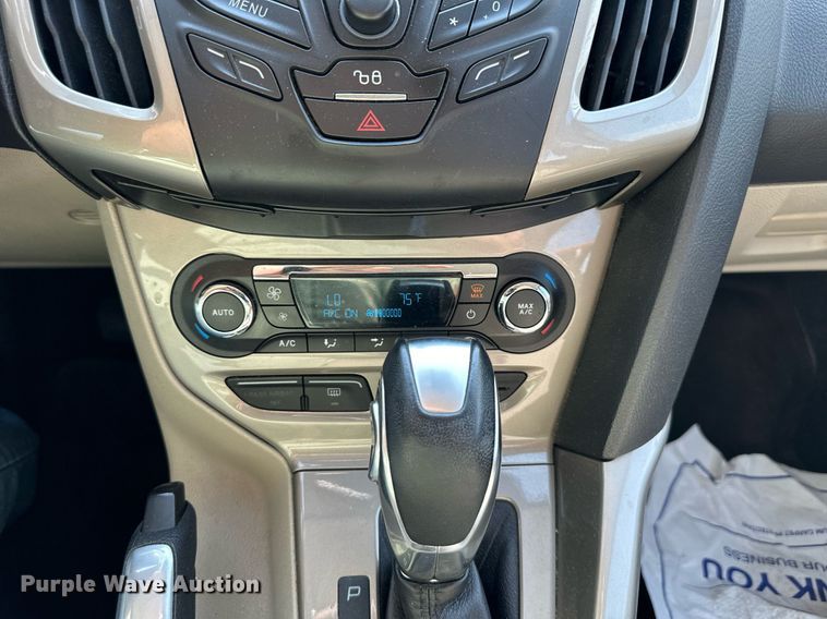 image for item DS4242 2012 Ford Focus SEL 