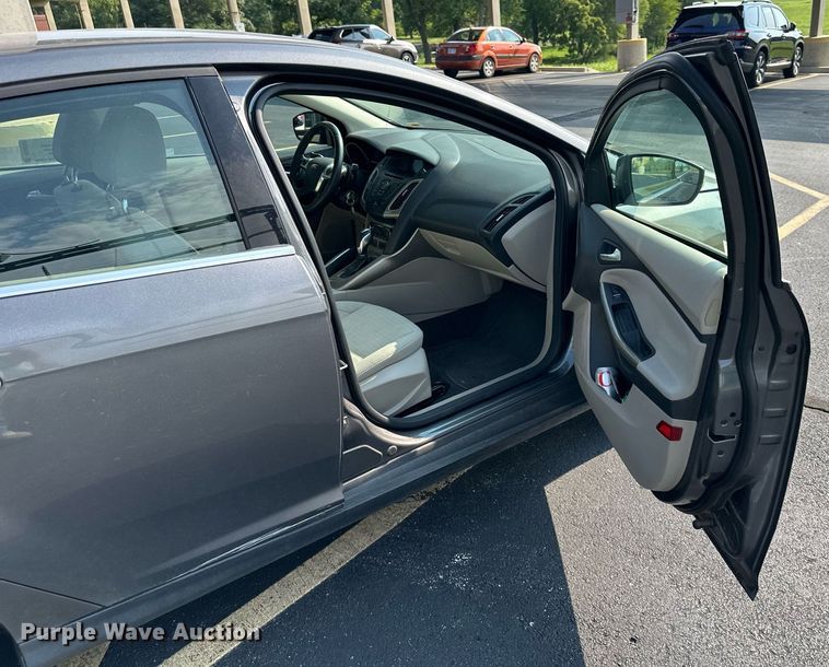 image for item DS4242 2012 Ford Focus SEL 