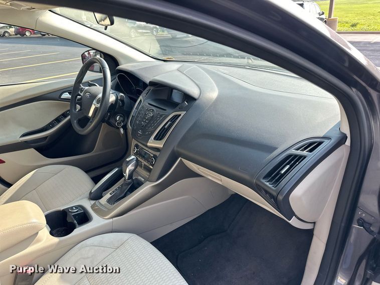 image for item DS4242 2012 Ford Focus SEL 