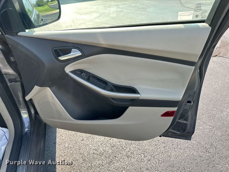 image for item DS4242 2012 Ford Focus SEL 