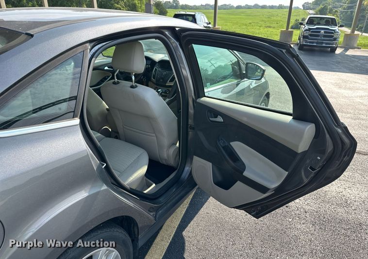 image for item DS4242 2012 Ford Focus SEL 