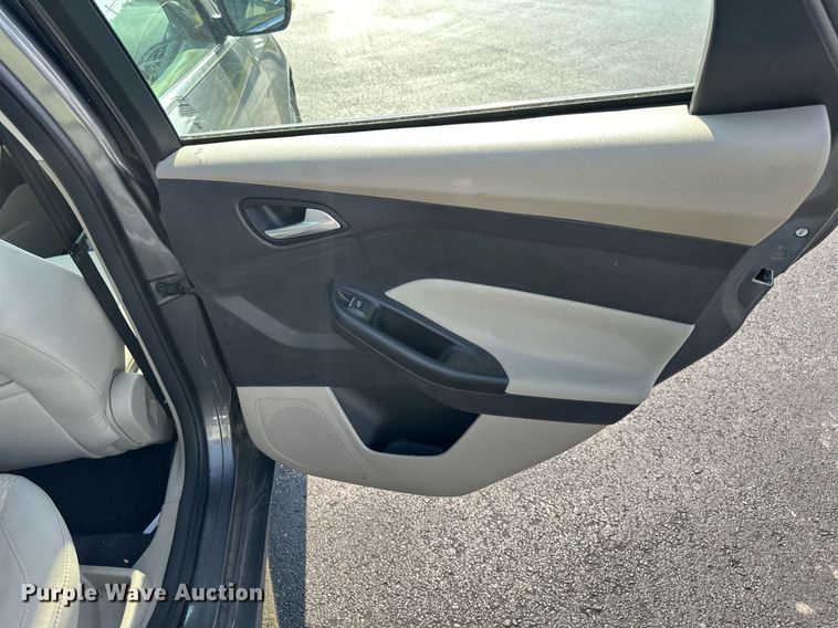 image for item DS4242 2012 Ford Focus SEL 