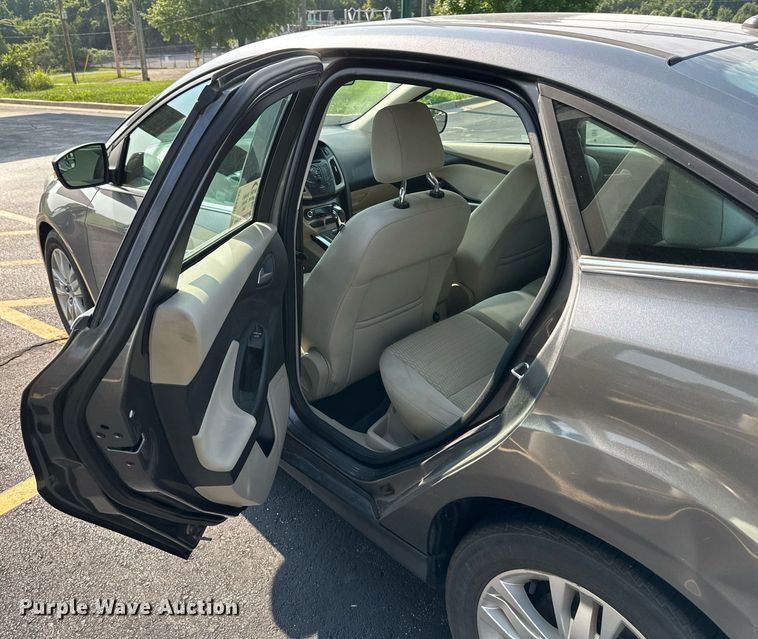 image for item DS4242 2012 Ford Focus SEL 