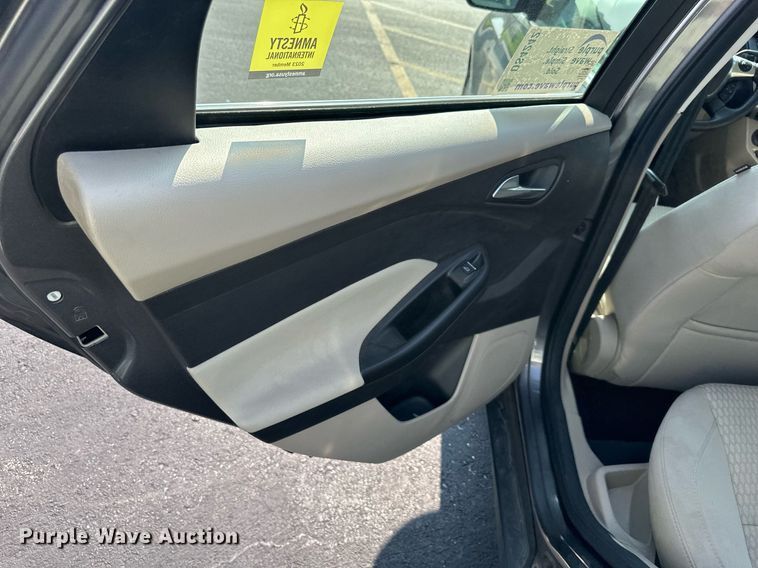 image for item DS4242 2012 Ford Focus SEL 