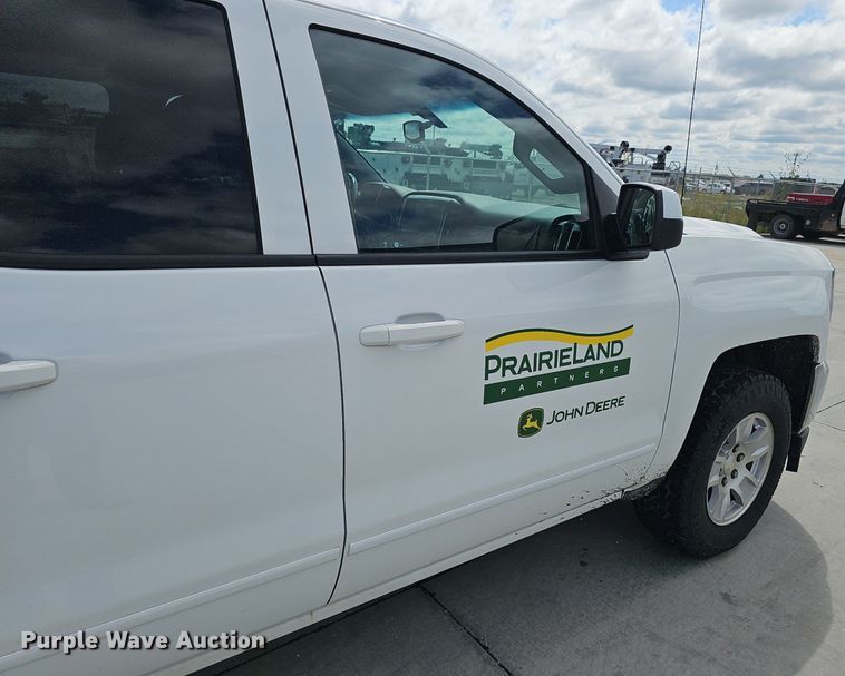 image for item DS4709 2018 Chevrolet Silverado 1500 Double Cab pickup truck