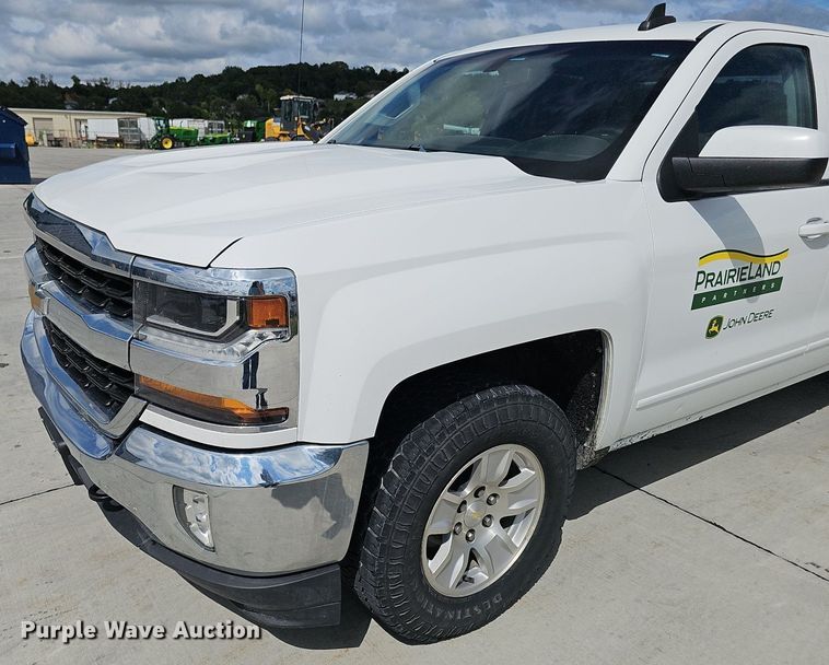 image for item DS4709 2018 Chevrolet Silverado 1500 Double Cab pickup truck