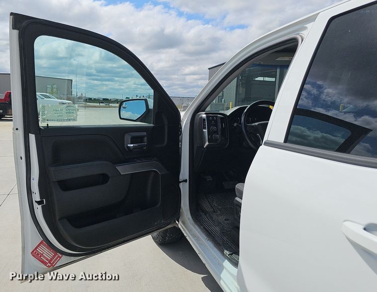 image for item DS4709 2018 Chevrolet Silverado 1500 Double Cab pickup truck