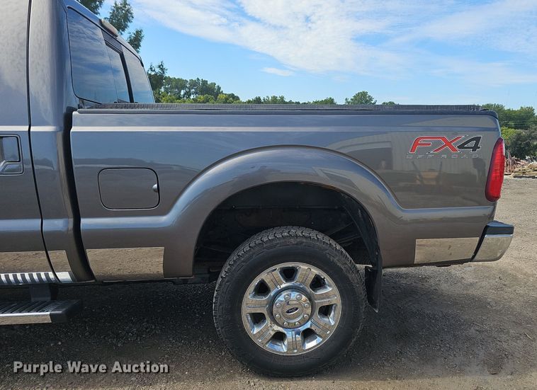 image for item DS4712 2012 Ford F350 Super Duty Lariat Crew Cab pickup truck