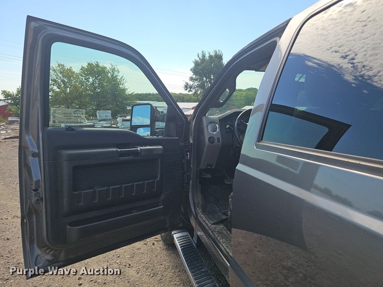 image for item DS4712 2012 Ford F350 Super Duty Lariat Crew Cab pickup truck