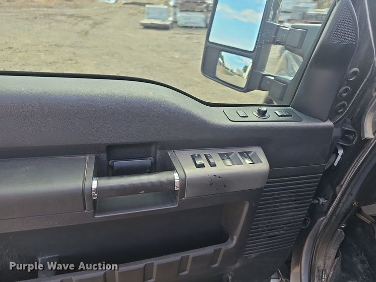 image for item DS4712 2012 Ford F350 Super Duty Lariat Crew Cab pickup truck