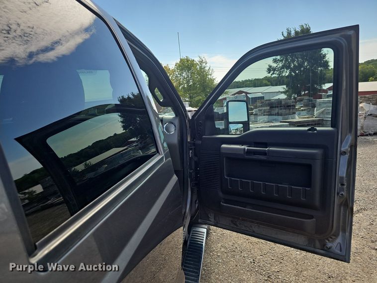 image for item DS4712 2012 Ford F350 Super Duty Lariat Crew Cab pickup truck