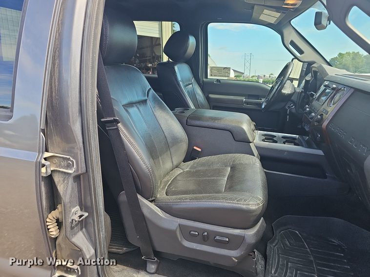 image for item DS4712 2012 Ford F350 Super Duty Lariat Crew Cab pickup truck
