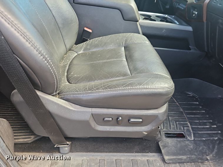 image for item DS4712 2012 Ford F350 Super Duty Lariat Crew Cab pickup truck