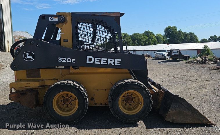 image for item DS4713 2014 John Deere 320E skid steer loader