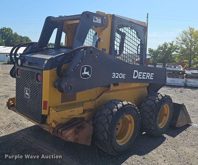 image for item DS4713 2014 John Deere 320E skid steer loader